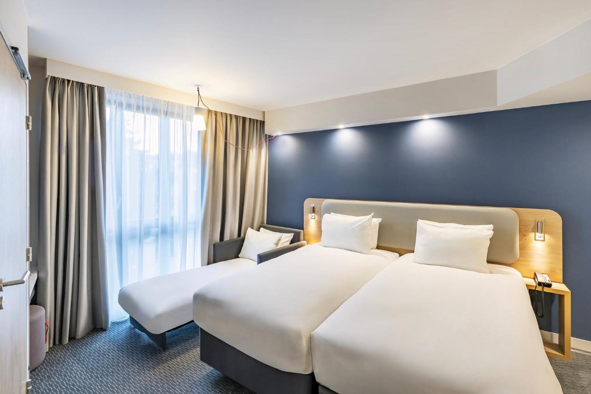 Holiday Inn Express Paris - Poissy By Ihg エクステリア 写真