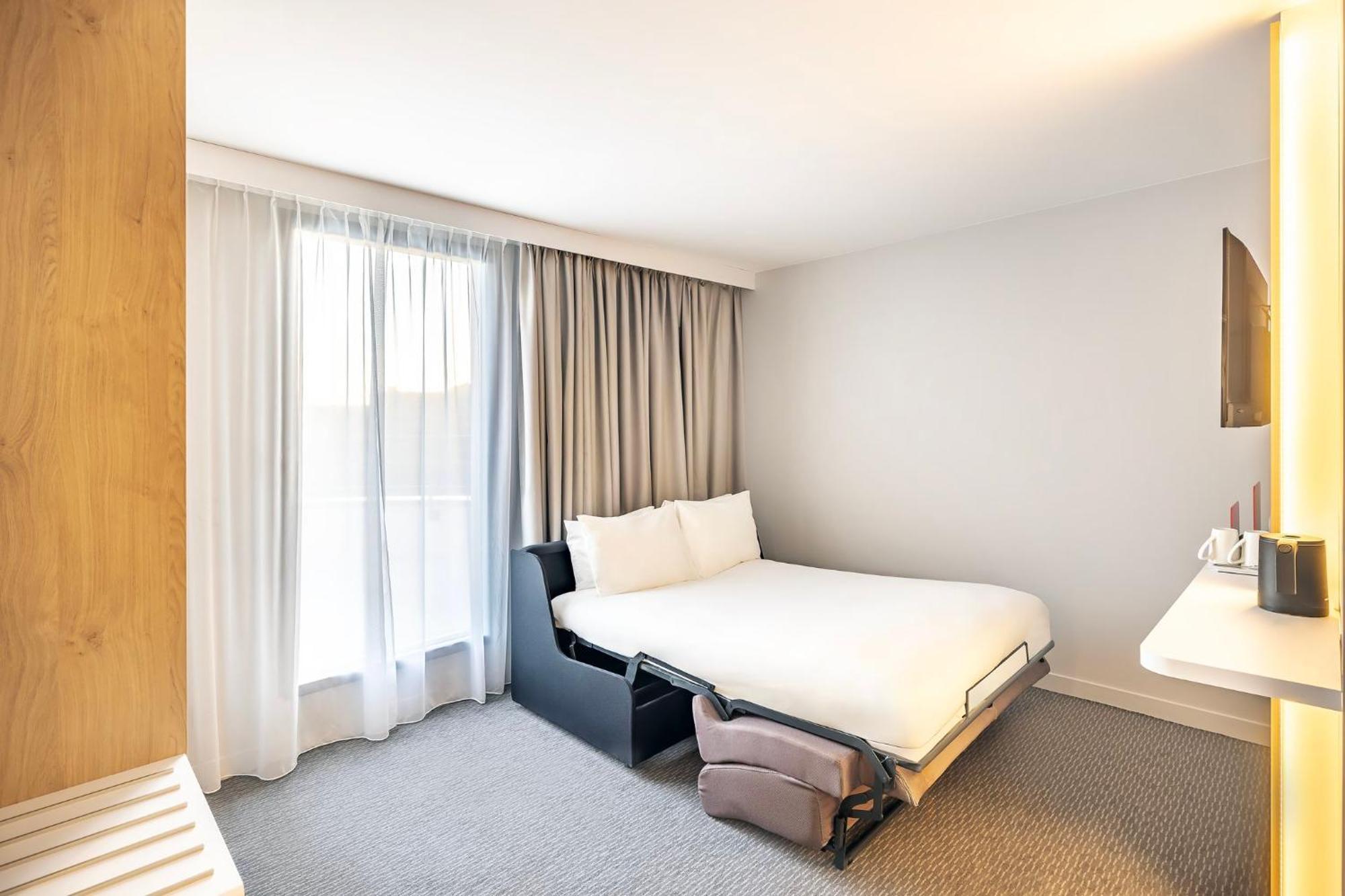 Holiday Inn Express Paris - Poissy By Ihg エクステリア 写真