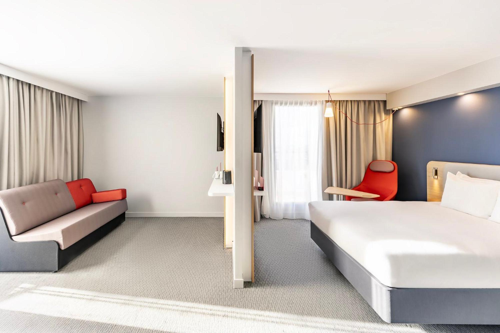 Holiday Inn Express Paris - Poissy By Ihg エクステリア 写真